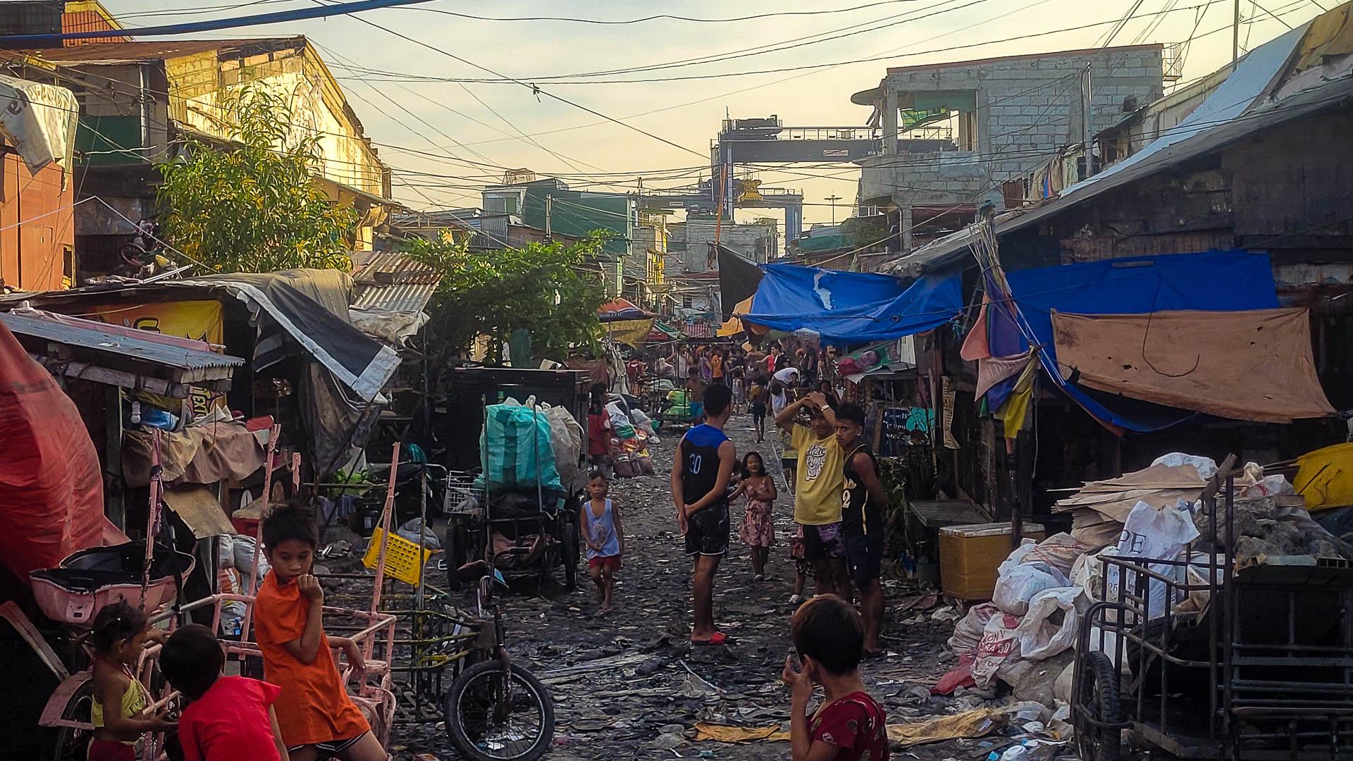 The Worst Slums In Manila One Day In Happyland