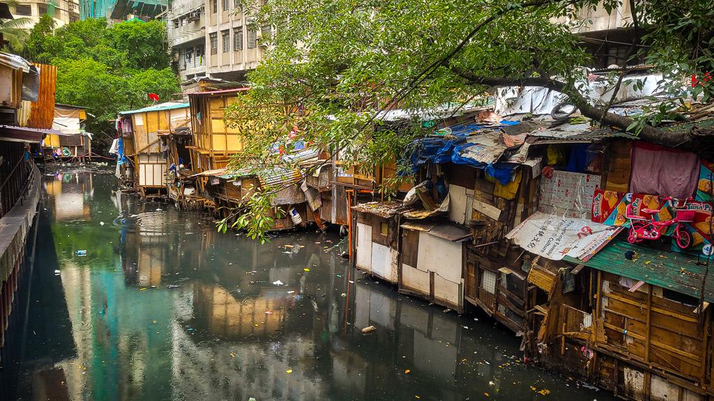 the-worst-slums-in-manila-one-day-in-happyland